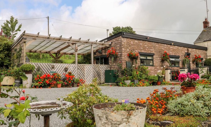 Llangynin Cottage | Cabin ∙ 2 bedrooms ∙ 4 guests