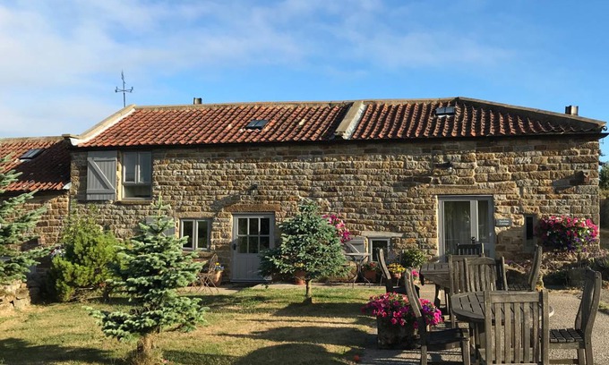 Staintondale Cottage | Cabin ∙ 2 bedrooms ∙ 4 guests