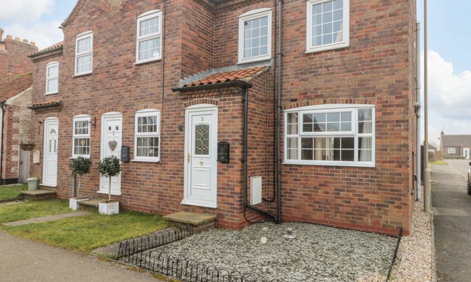 Weaverthorpe Cottage | Cabin ∙ 2 bedrooms ∙ 4 guests