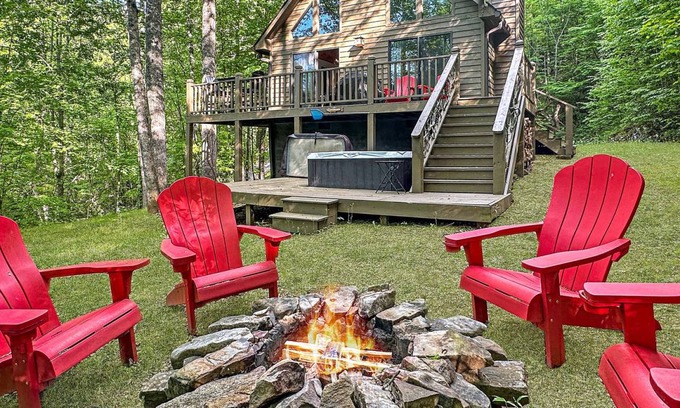 Robbinsville Cabin | Cabin ∙ 2 bedrooms ∙ 6 guests
