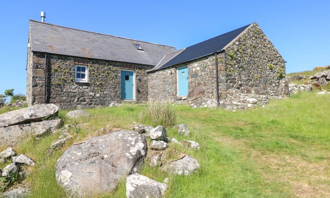 Newport Cottage | Cabin ∙ 2 bedrooms ∙ 6 guests