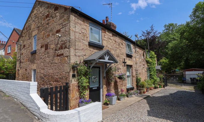 Pontblyddyn Cottage | Cabin ∙ 2 bedrooms ∙ 4 guests