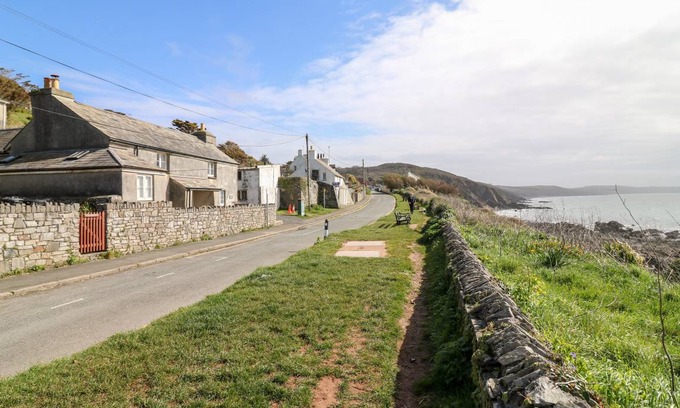 Portwrinkle Cottage | Cabin ∙ 2 bedrooms ∙ 4 guests