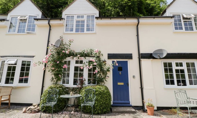 Symonds Yat Cottage | Cabin ∙ 2 bedrooms ∙ 4 guests