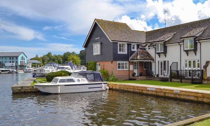 Wroxham Cottage | Cabin ∙ 2 bedrooms ∙ 2 guests