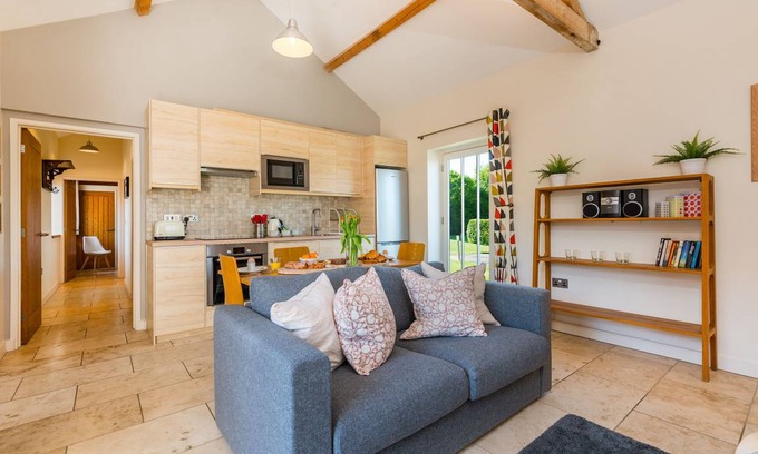 Sculthorpe Cottage | Cabin ∙ 2 bedrooms ∙ 3 guests