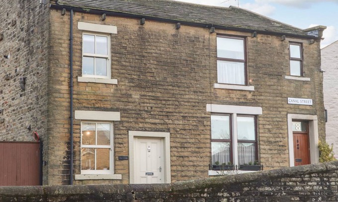 Skipton Cottage | Cabin ∙ 2 bedrooms ∙ 3 guests