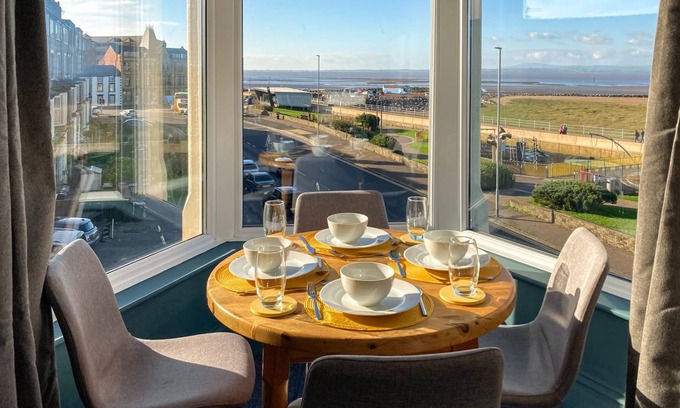 Morecambe Cottage | Cabin ∙ 2 bedrooms ∙ 3 guests