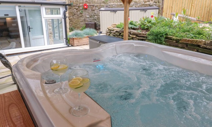 Eyam Cottage | Cabin ∙ 2 bedrooms ∙ 3 guests