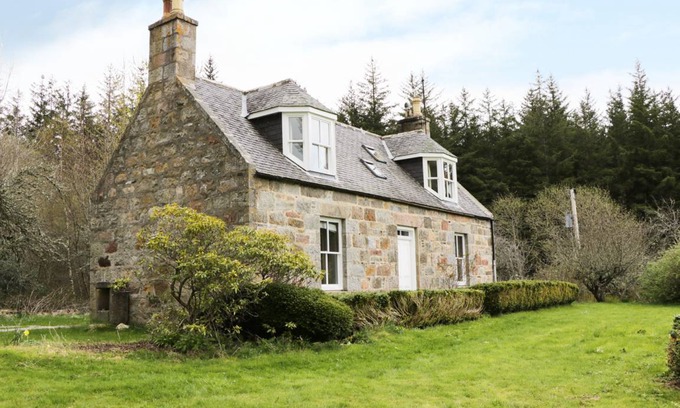 Aberlour Cottage | Cabin ∙ 2 bedrooms ∙ 4 guests