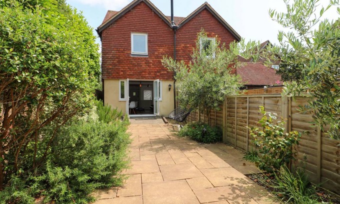 Langstone Cottage | Cabin ∙ 2 bedrooms ∙ 4 guests