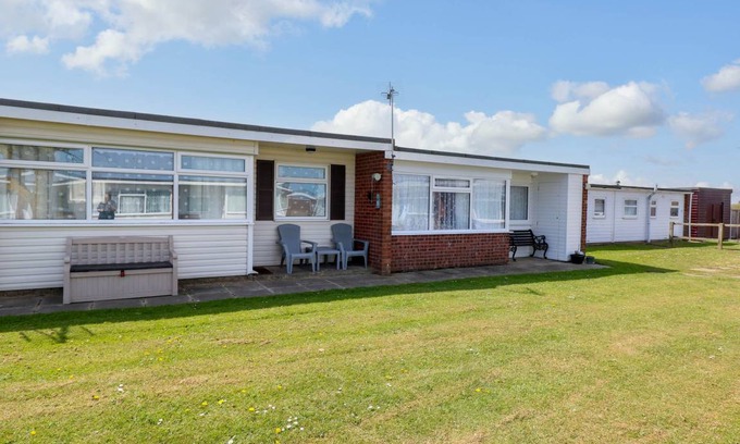 Great Yarmouth Cottage | Cabin ∙ 2 bedrooms ∙ 4 guests