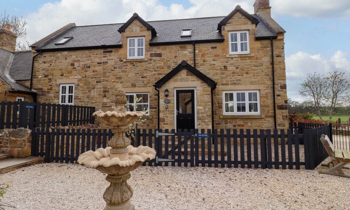 Belford Cottage | Cabin ∙ 2 bedrooms ∙ 4 guests
