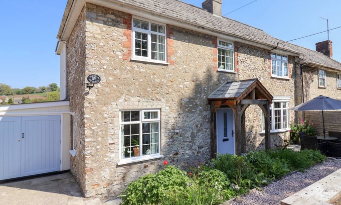 Lyme Regis Cottage | Cabin ∙ 2 bedrooms ∙ 4 guests