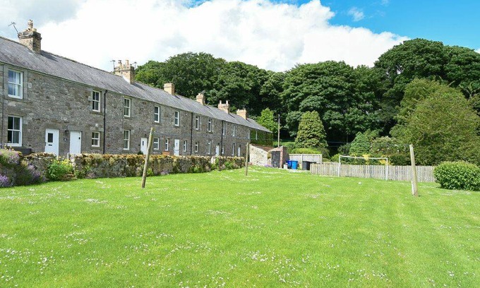 Seahouses Cottage | Cabin ∙ 2 bedrooms ∙ 4 guests