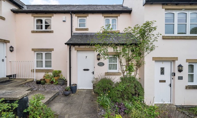 Cark Cottage | Cabin ∙ 2 bedrooms ∙ 4 guests