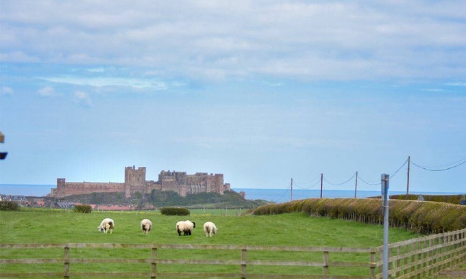 Bamburgh Cottage | Cabin ∙ 2 bedrooms ∙ 4 guests