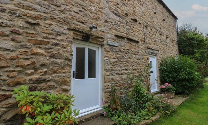 Fremington Cottage | Cabin ∙ 2 bedrooms ∙ 4 guests