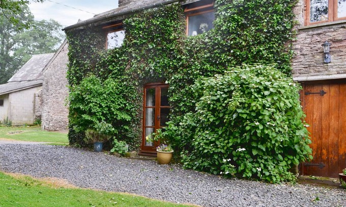 Abergavenny Cottage | Cabin ∙ 2 bedrooms ∙ 4 guests