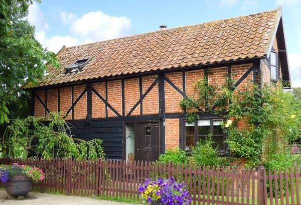 East Dereham Cottage | Cabin ∙ 2 bedrooms ∙ 4 guests