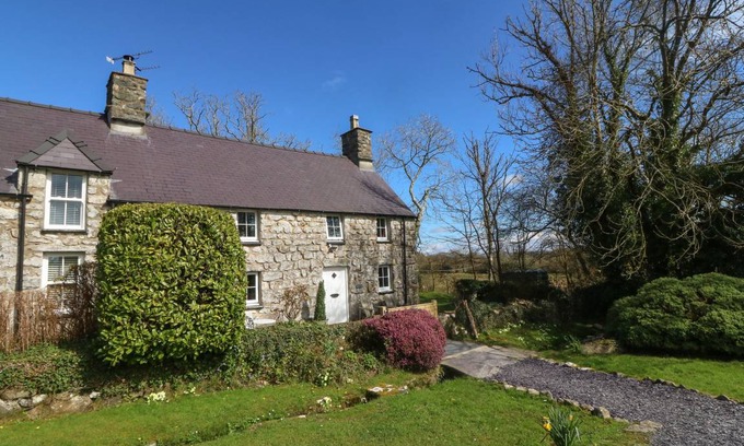 Rhyd-y-clafdy Cottage | Cabin ∙ 2 bedrooms ∙ 4 guests