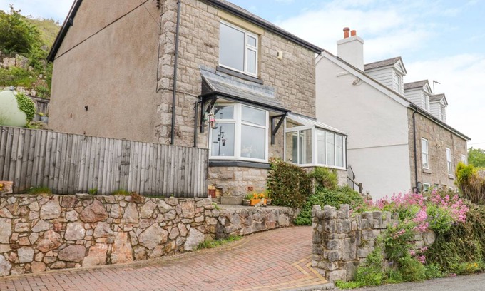 Llysfaen Cottage | Cabin ∙ 2 bedrooms ∙ 4 guests
