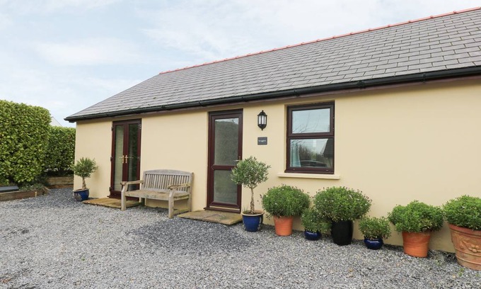 Lydstep Cottage | Cabin ∙ 2 bedrooms ∙ 4 guests
