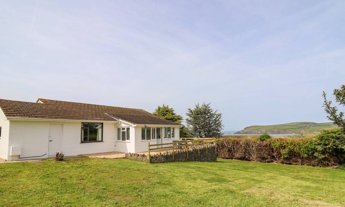 Newport Cottage | Cabin ∙ 2 bedrooms ∙ 4 guests