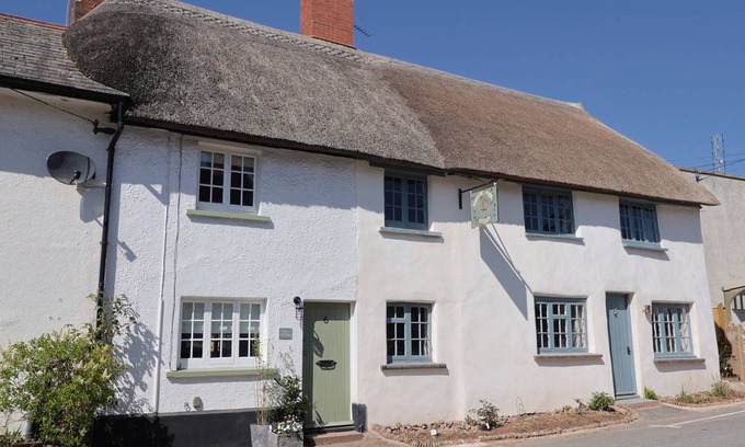 Otterton Cottage | Cabin ∙ 2 bedrooms ∙ 4 guests