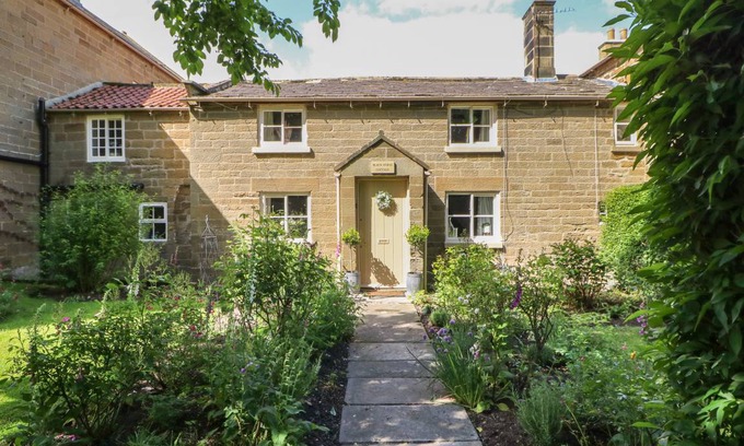 Swainby Cottage | Cabin ∙ 2 bedrooms ∙ 4 guests
