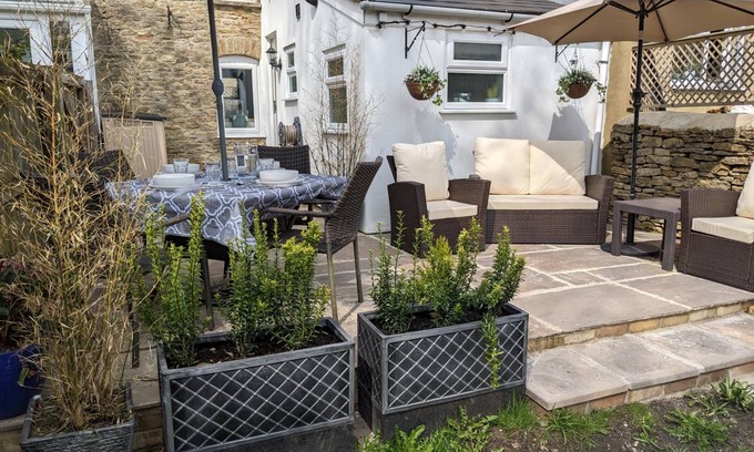 Tetbury Cottage | Cabin ∙ 2 bedrooms ∙ 4 guests