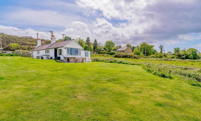 Llanasa Cottage | Cabin ∙ 2 bedrooms ∙ 4 guests