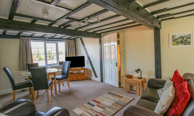 Nantwich Cottage | Cabin ∙ 2 bedrooms ∙ 4 guests
