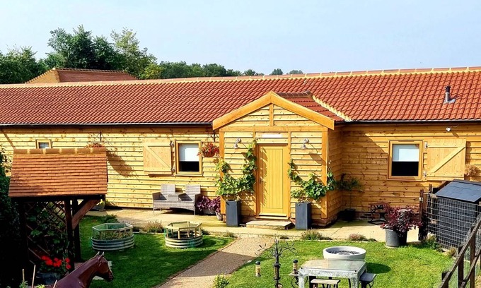 Sudbury Cottage | Cabin ∙ 2 bedrooms ∙ 4 guests