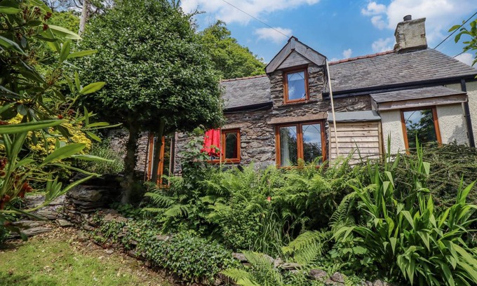 Fairbourne Cottage | Cabin ∙ 2 bedrooms ∙ 4 guests