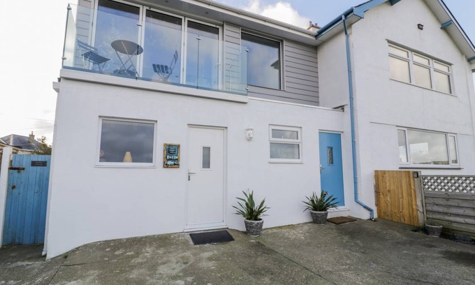 Nefyn Cottage | Cabin ∙ 2 bedrooms ∙ 4 guests