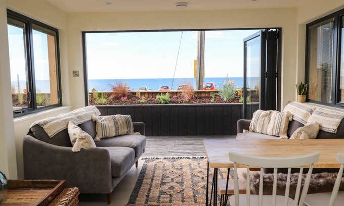 Eype Cottage | Cabin ∙ 2 bedrooms ∙ 4 guests