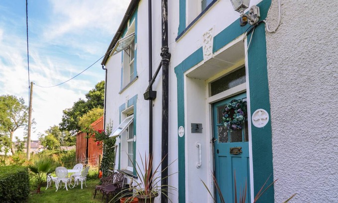 Llansantffraed Cottage | Cabin ∙ 2 bedrooms ∙ 6 guests