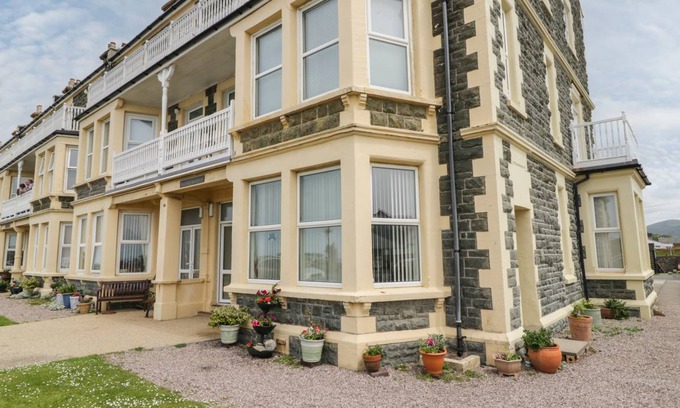 Tywyn Cottage | Cabin ∙ 2 bedrooms ∙ 6 guests