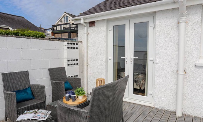 Ty Croes Cottage | Cabin ∙ 2 bedrooms ∙ 4 guests