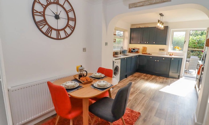 Adderbury Cottage | Cabin ∙ 2 bedrooms ∙ 4 guests