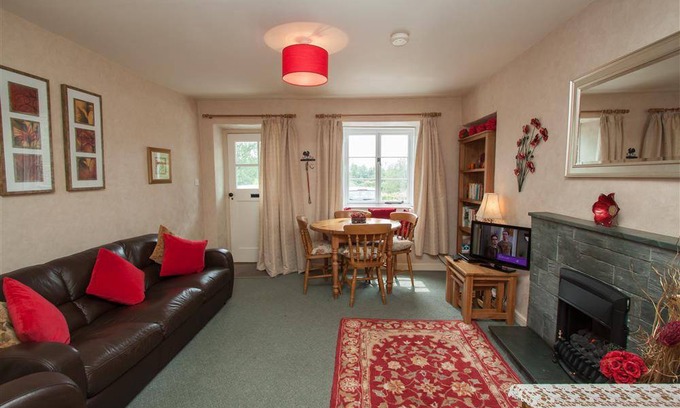 Ambleside Cottage | Cabin ∙ 2 bedrooms ∙ 4 guests
