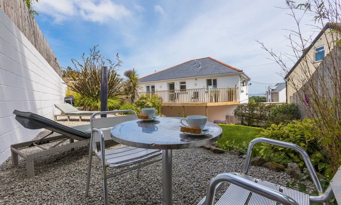 Carbis Bay Cottage | Cabin ∙ 2 bedrooms ∙ 4 guests