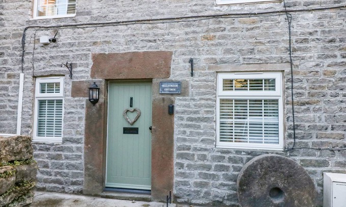 Castleton Cottage | Cabin ∙ 2 bedrooms ∙ 4 guests