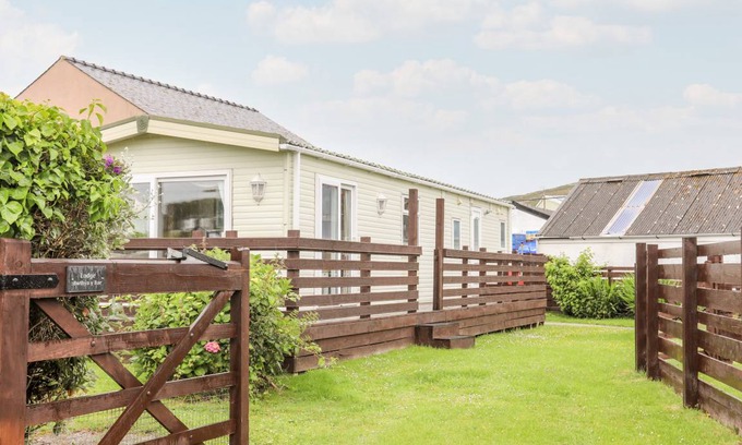 Cylch-Y-Garn Cottage | Cabin ∙ 2 bedrooms ∙ 4 guests