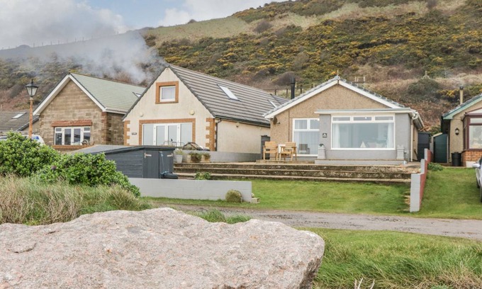 Egremont Cottage | Cabin ∙ 2 bedrooms ∙ 4 guests