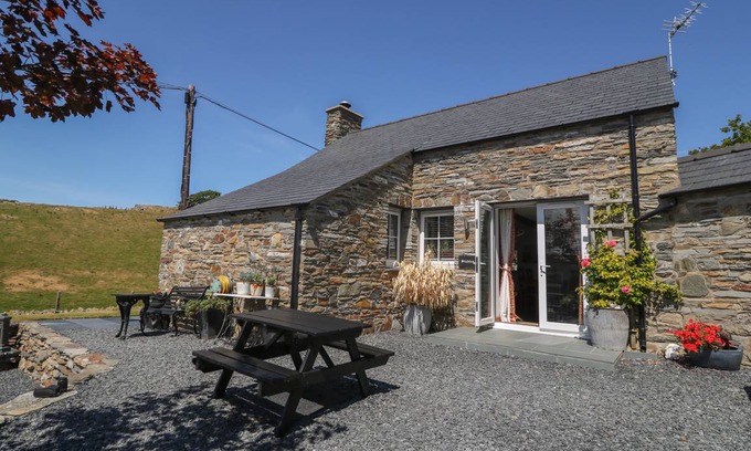 Porthmadog Cottage | Cabin ∙ 2 bedrooms ∙ 4 guests