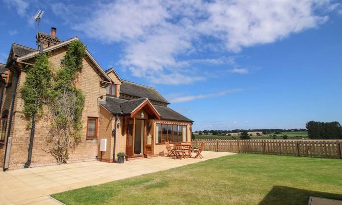 Ellenhall Cottage | Cabin ∙ 2 bedrooms ∙ 4 guests