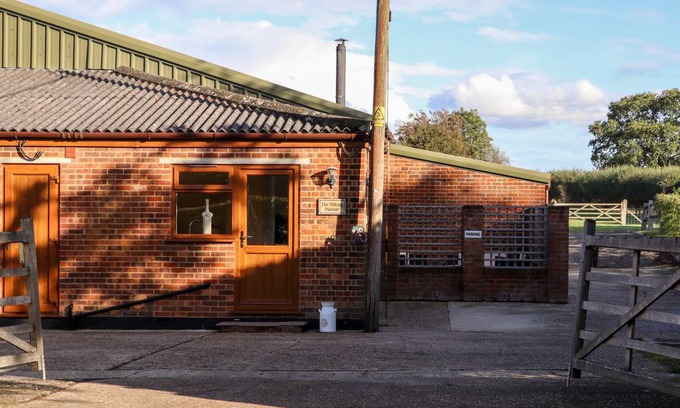 Abbess Roding Cottage | Cabin ∙ 2 bedrooms ∙ 4 guests