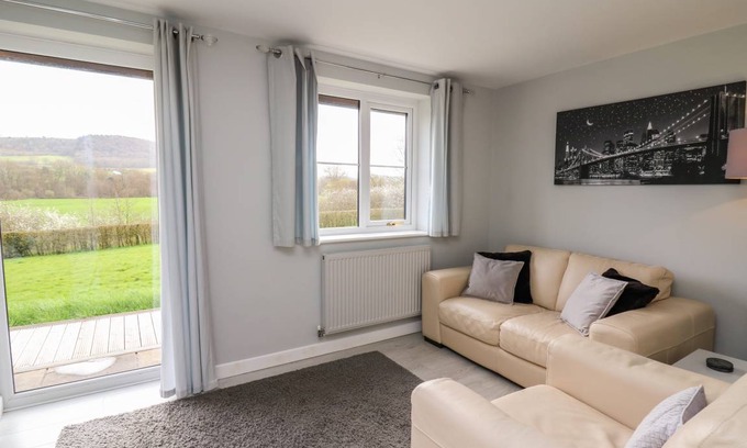 Llanfihangel Tal-y-llyn Cottage | Cabin ∙ 2 bedrooms ∙ 4 guests